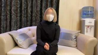 FC2-PPV-4647864 Seorang penata rambut berusia 27 tahun dengan celah erotis. Dia kehilangan dirinya dalam waktu yang lama disetubuhi dan erangan.