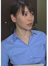 H_1724P068G00002 Ketika dia pergi untuk mengirimkan petisi kepada tetangga yang berperilaku buruk di asosiasi penghuni kompleks apartemen... istri tak berbulu di masa jayanya tidak dapat melawan dan menggeliat dalam ekstasi selama perselingkuhan yang berzinah.